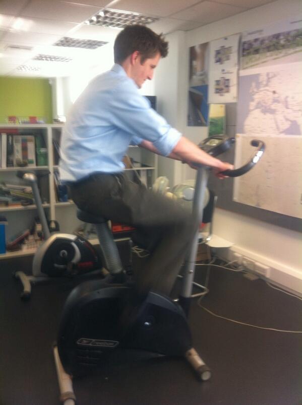 delhidistance's tweet photo. @hotchilimatt riding backwards and still clocking the k's @MarudyanUK @ADP_LLP #timetravel #delhidistance http://t.co/BqfZNC7kip