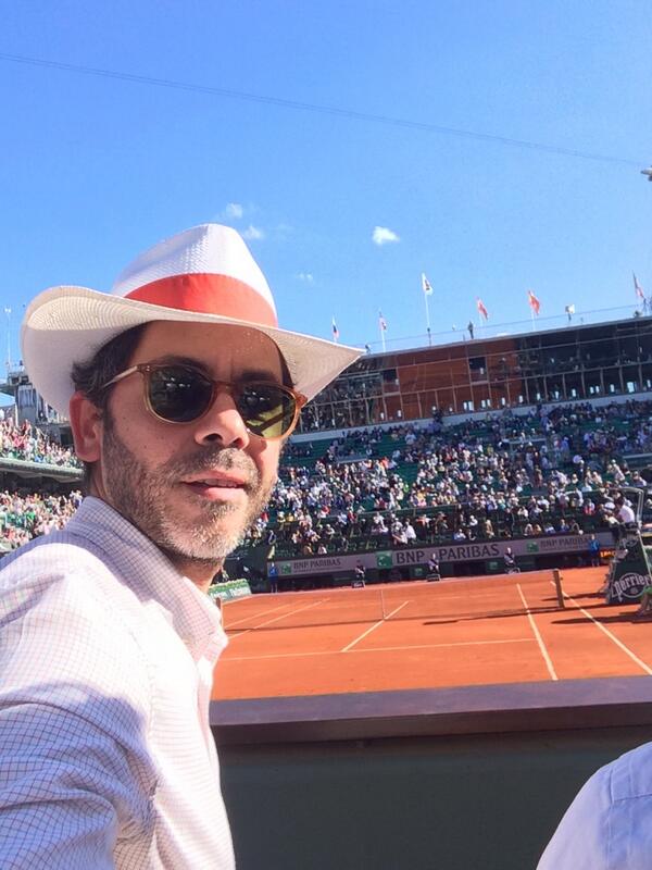 ManuPayetOff's tweet photo. Chapeau Selfie ! http://t.co/zKJj40XWzD
