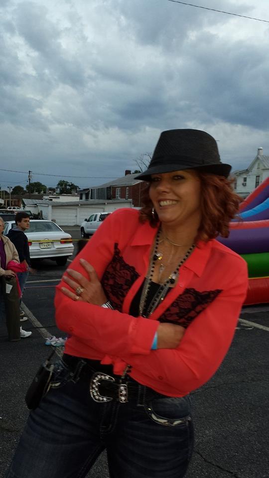 TheParadoxBand's tweet photo. @iamHeatherT @yummiebyht #summerhatselfie http://t.co/TM8yYeHI3N