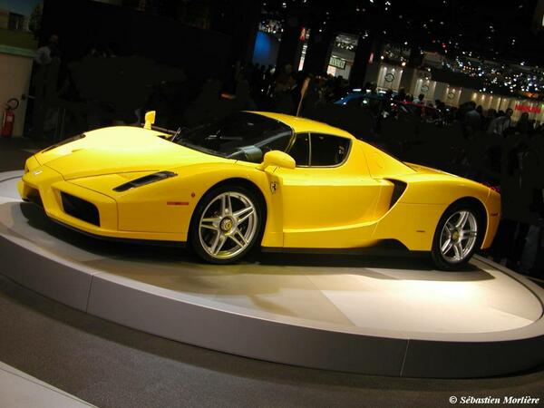 AutosCoches's tweet photo. FERRARI-ENZO http://t.co/GkCpt47aZ8