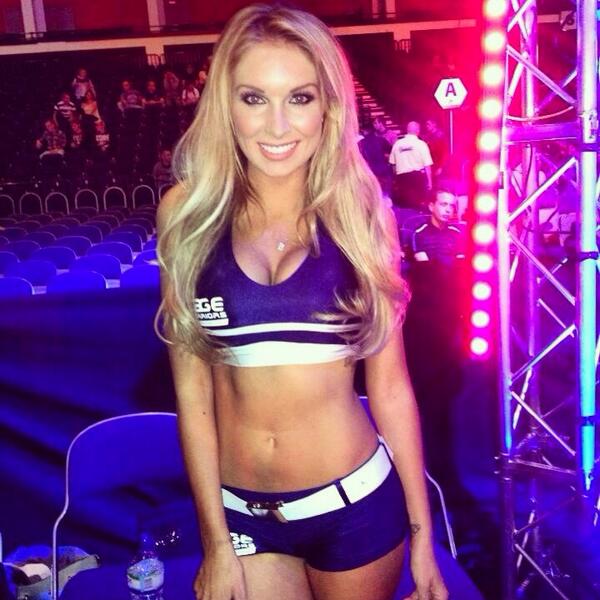 Brrrookelyn's tweet photo. #CWFC69 weigh ins tomoro and show on Saturday #SuperSaturday u don't wana miss This card!! @CageWarriors http://t.co/BUYGD212J5