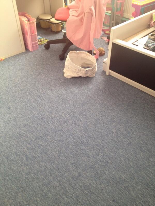 Die Hose meiner Sis kann laufen :D