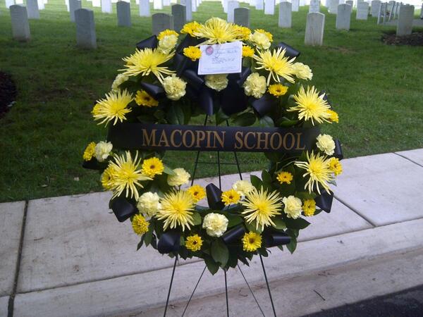 On our way to Arlington to our wreath ceremony....WM black and gold!!