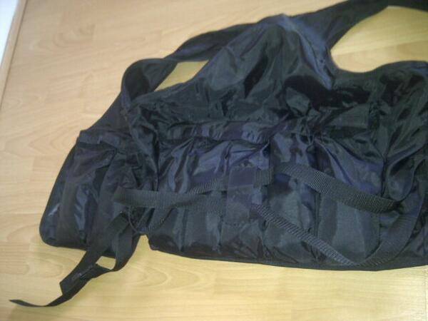 MrMaynar88's tweet photo. Tym to hit gym! 25kg vest! Pull ups and dips! Let's do this! #fitness #strength #power http://t.co/KButww8MRW