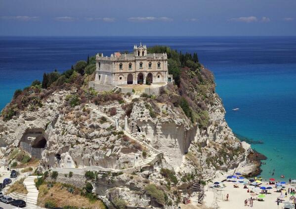 BestPicturesHD's tweet photo. Tropea, Calabria, Italy http://t.co/tAfn4x28jC