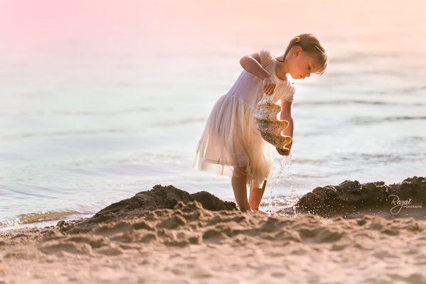 RegalPortraits's tweet photo. "Seashells on the Seashore" - Book a shoot in Victoria BC. https://t.co/KnIJKmrdOS  #yyj #victoriabc #photography http://t.co/VD07QTdsPq