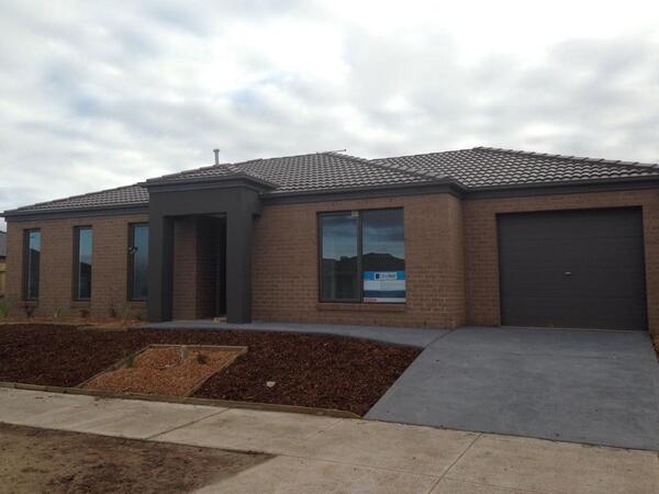 BlueKeySales's tweet image. 159 Bethany rd Tarneit ready for handover today another great investment property by @BlueKeySales