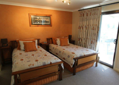 ElmCottageTumut's tweet photo. The 2nd bedroom in Redgum Cottage...comfort and style at Elm Cottage! http://t.co/sPYTONef1u