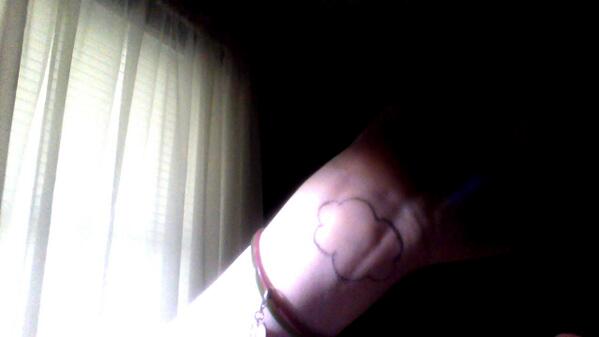 BuchananAbby's tweet photo. when I get bored at school... @jccaylen  #twins http://t.co/6ZbBQ7H9Uk