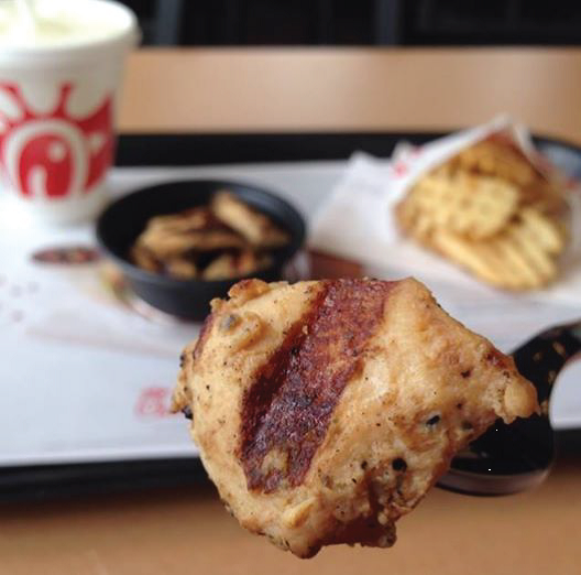 CFAcentertonsq's tweet photo. Look out on Follow us Fridays to get FREE Grilled Sandwiches or 8ct Grilled Nuggets #GrilledLove http://t.co/9UE8qzxFCs