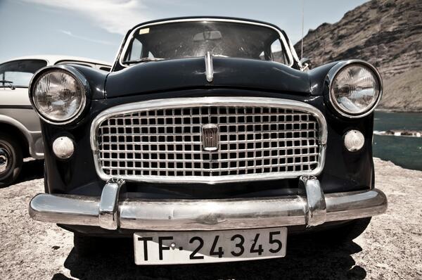 pilialamo's tweet photo. Ellos, a pesar de sus años, también participaron "LOMO NEGRO".  #elhierro #canaryislands #fiat1110 #Frontera http://t.co/UEpLbpXEGH