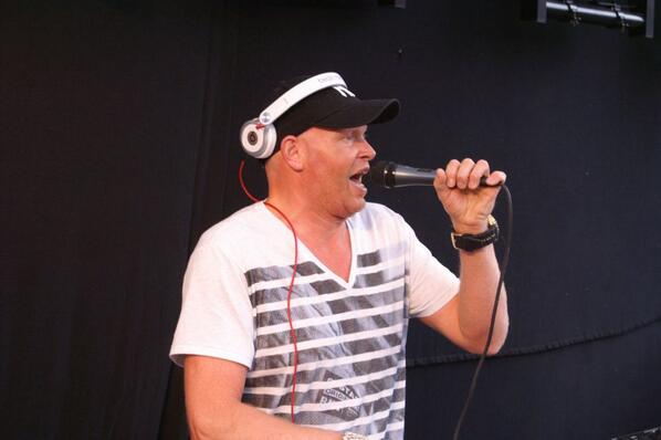 BarTwinns's tweet photo. Het Pinksterweekend begint op vrijdagavond met @djdlight  Alle shotjes 2 euro en 100% partygarantie! http://t.co/uxo9ao4YCg