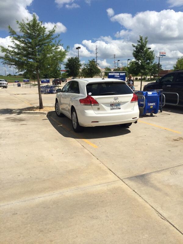 horribleparking's tweet photo. http://t.co/JM8AC7NU85