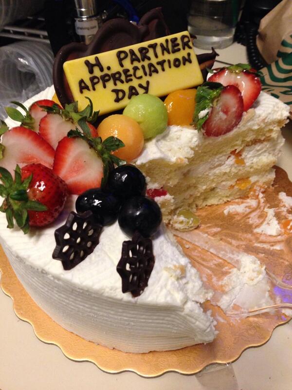 CoballBall's tweet photo. Awesome Chinese cake @ Westwood Plateau with May &amp; team for #partnerappreciationday http://t.co/WTAKlXGFsk