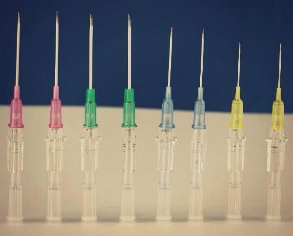 nursecurranta's tweet photo. Yo elijo el tamaño del catéter 😜✌️👌💉💉💉💉💉#portarosbien http://t.co/0SxfrKbV1T