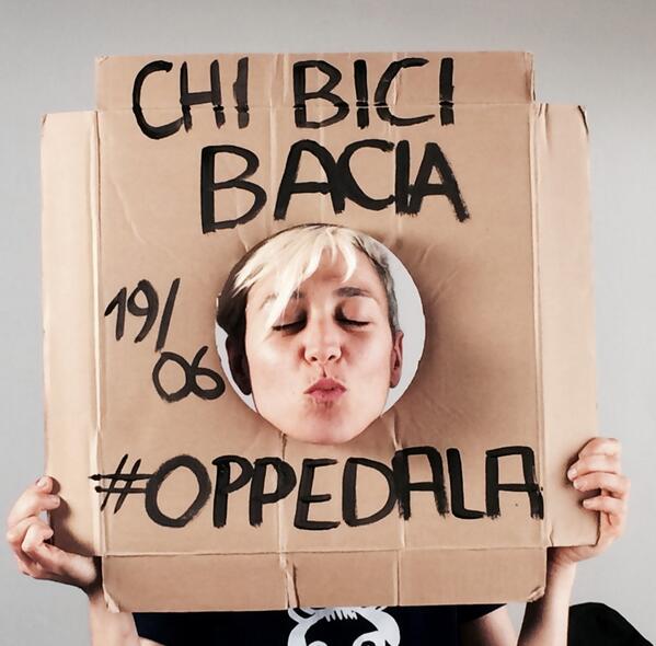 Polakk8's tweet photo. #OPPEDALA #Firenze 19/06
chi #bici bacia
#biciclettata #bicifestazione #explorebybike #vadoinbici #makeithappen http://t.co/NJH92A4rEU