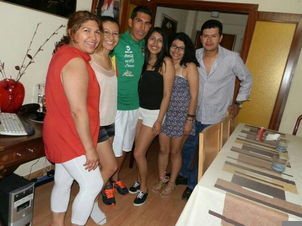 DamirMercad's tweet photo. Con la familia en madrid http://t.co/6V8e5ecN2U
