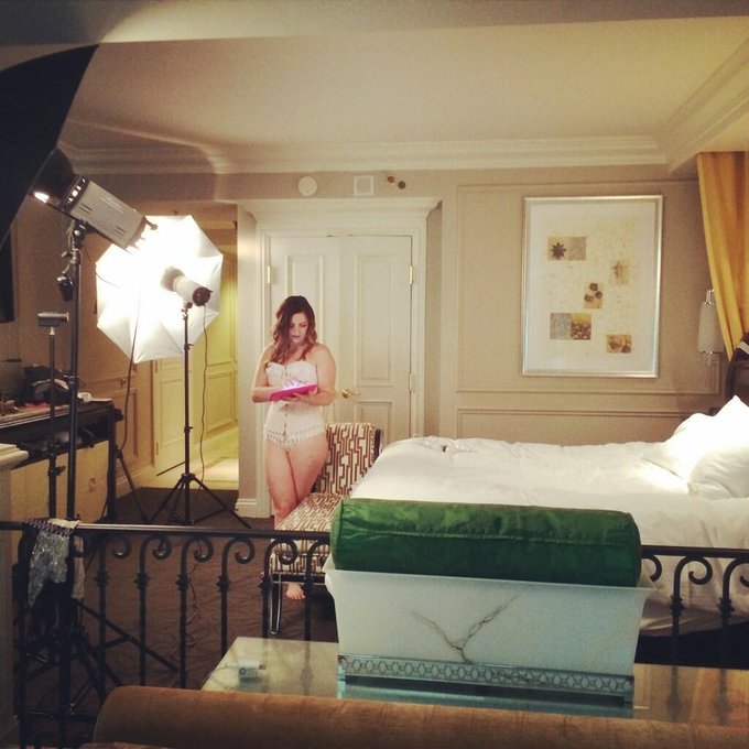 Photo: Behind the scenes with @HollieCam Setting up the 2nd scene. #photography #photoshoot #rt http://t<a class="tags" target="_blank" title="On Twitter" href="/?out=eyJ0eXAiOiJKV1QiLCJhbGciOiJIUzUxMiJ9.eyJpYXQiOjE3MjM5MjY5MjMsImlzcyI6InR3cG9ybnN0YXJzLmNvbSIsIm5iZiI6MTcyMzkyNjkyMywiZXhwIjoxNzU1NDYyOTIzLCJyZWRpcmVjdF91cmwiOiJodHRwczovL3R3aXR0ZXIuY29tL0hvbGxpZUNhbSJ9.wkJSgooZgxC6unCeNtvnPIVLgiuvYMrhqzTcv3rrRaNfiRh04sQ53S7b-6bx4G68oPm9G3BxtNqRp5g1aUpbBw">@HollieCam</a><a href="/tag/photoshoot"class="tags"><span>#photoshoot</span></a><a href="/tag/photography"class="tags"><span>#photography</span></a><a href="/tag/rt"class="tags"><span>#rt</span></a>