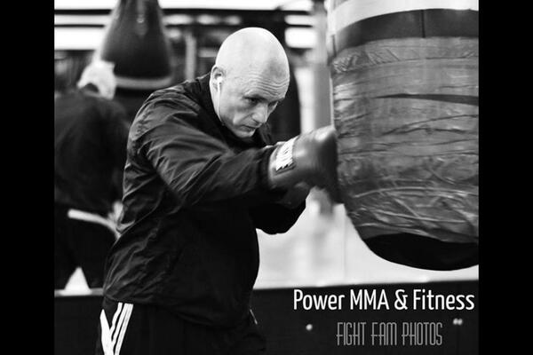 CormacRaymond's tweet image. “@aaronsimpson: My man @RayRgs79 goin' Irish on that bag! @Powermmafitness http://t.co/dISTM2iSnS”Nice one A-Train Good seeing you Today.