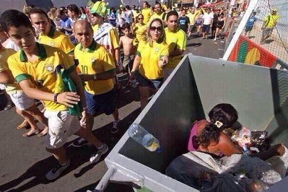 voetbalzonenl's tweet photo. Brazilië: 1 land, 2 werelden. #wk2014 http://t.co/UBDOZYlsgt
