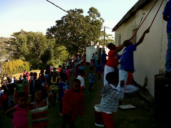 mariabotha's tweet photo. Happy smiles from our kids as they watch the @BuildersFan volunteers fix and beautify their school http://t.co/5OXSlLvWrR