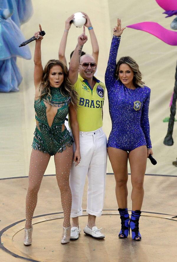 GeekStroke's tweet photo. FIFA World Cup 2014 Opening Ceremony http://t.co/eOyYGtKtU2 http://t.co/r8zhe1sHYe