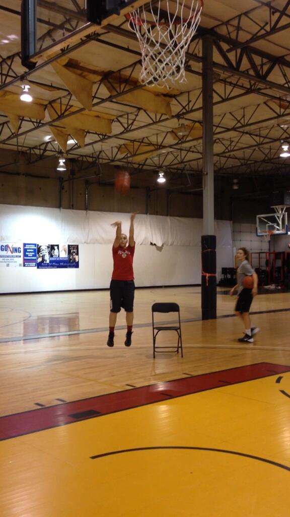 _AngieSun's tweet image. Jab cross 1-dribble j's #midrangegame #buckets @maddy_oakk