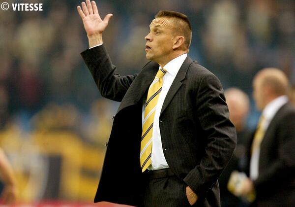 MijnVitesse's tweet photo. @MijnVitesse feliciteert @ESturing  met zijn verjaardag! #gefeliciteerd #Vitesse http://t.co/n8twoeAcTm