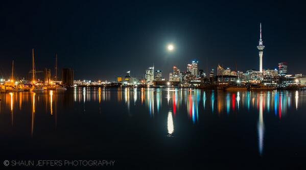 shaun_jeffers's tweet image. Full moon in @Auckland_NZ tonight! A full moon on Friday 13th won&apos;t happen again until 2049! @LocalAuckland