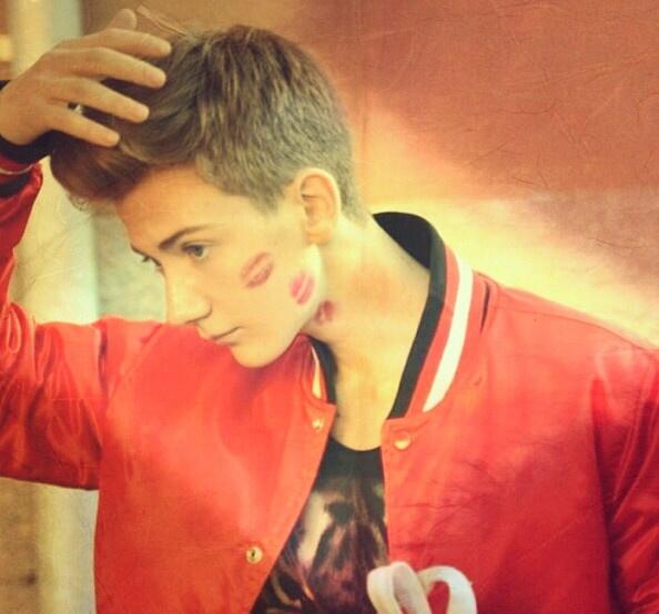 Ellapassin tweet picture