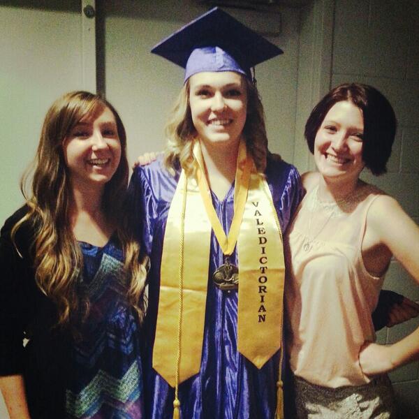 MeganPlummer123's tweet image. She's done! Can't believe how much we'll miss her @MikaylaParsons  #oregon #classofone #compass