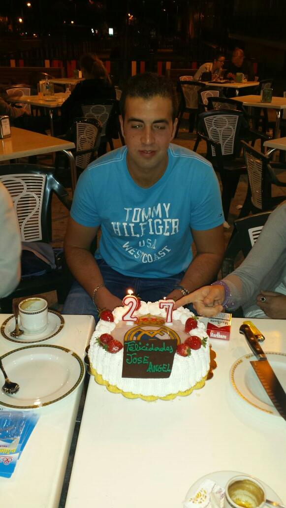ainoam10's tweet photo. Celebrando el cumple del mejor hermano primo y amigo del mundo!Tequeremos @shacero89 @jmozo20 @MourinhoJo @JorgePixa http://t.co/oJ6Pshqn73