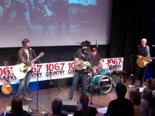 sanderella007's tweet photo. Awesomesauce on a Thirstday, Friday Eve. #hammerized the Rogers theatre @theroadhammers @country1067 http://t.co/U8SO6lPBTY
