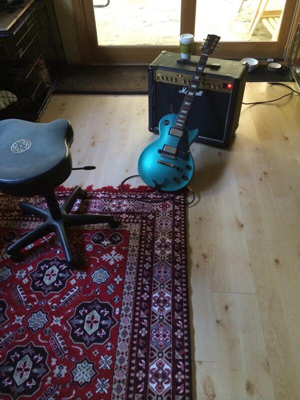hellocaden's tweet photo. Pre show jammin http://t.co/zyiMhdgjjD