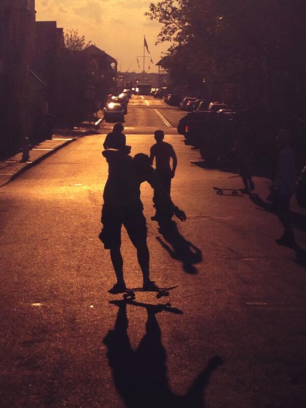 MarthaFailinger's tweet photo. Evening in OC, MD. Seniors and skateboards. http://t.co/hqmAGE7ABH