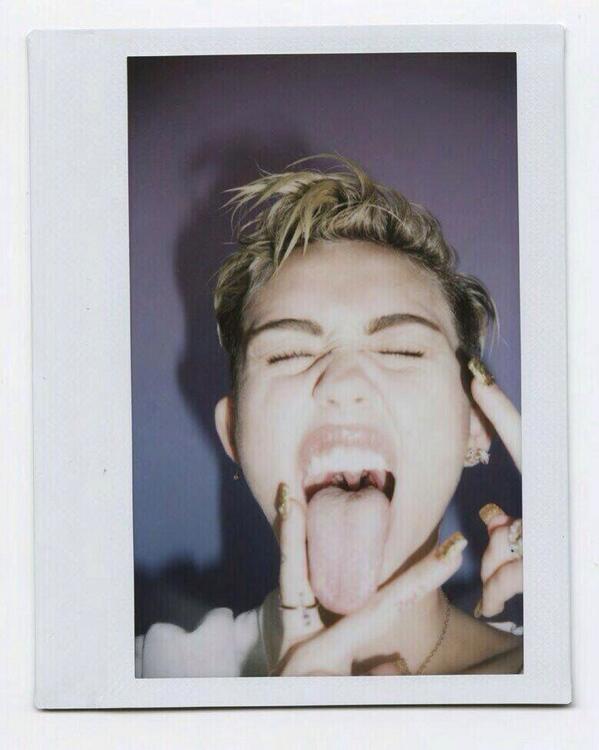 VoteMileyPLEASE's tweet image. #MileyForMMVA