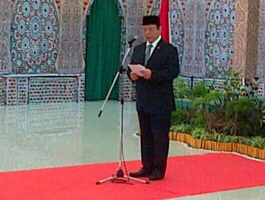 Kemenag_RI's tweet photo. Pelantikan Dirjen Penyelenggaraan Haji dan Umrah, Abdul Jamil di PIH Batam. http://t.co/RtlRfSlAQV