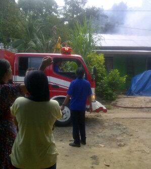 HalloSamarinda's tweet photo. KEBAKARAN | Terjadi musibah Kebakaran di Lempake dekat perum TNI http://t.co/YKAjvr8bOl