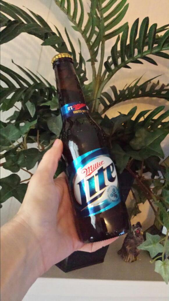 kimlovespups's tweet photo. @MillerLite #ItsMillerTime http://t.co/QjxcTr0ult