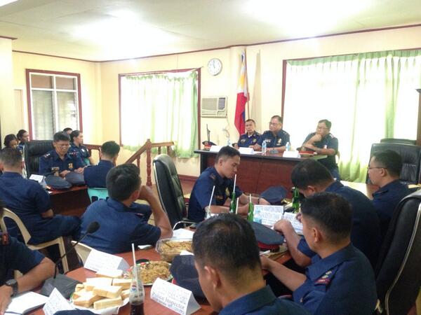 RDPRO10's tweet photo. @OtcdsPNP @pcr_ldnppo @RPCRDPIOPRO10 Conference and Briefing with the Chiefs of Police of LANAO DEL NORTE PPO http://t.co/srAh4ngNku