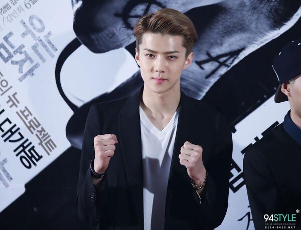 OhSehunOrg's tweet photo. (Gallery Update) 2014.05.30: 'Crying Man' VIP Premiere (+14 pics) | 94 Style -- http://t.co/RCU0VyMoWb http://t.co/HguwjhlJcd