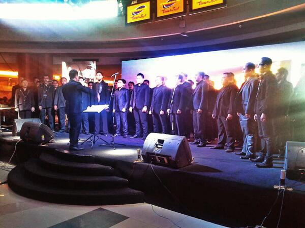 SWINGLY92's tweet photo. North Sulawesi GMIM Male Choir at Mantos Anniv. #latepost http://t.co/xK1PWvVc7R
