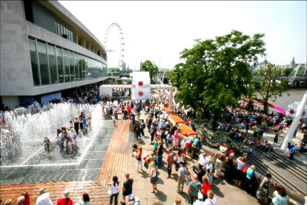 southbankvenues's tweet photo. Sunshine + Appearing Rooms fountain + @southbanklondon = happy #summer days http://t.co/r0fvpPhe7V