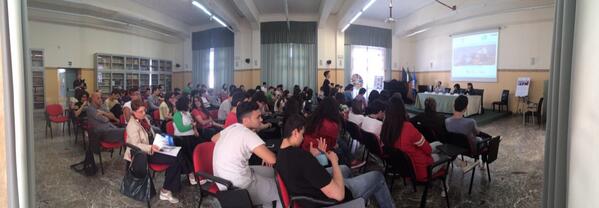 2R27827520's tweet photo. In diretta dall'Aula Magna del Nostro Liceo 😋 With @IuriMoscardi &amp; @JCondemi.. http://t.co/sIEZka7f62