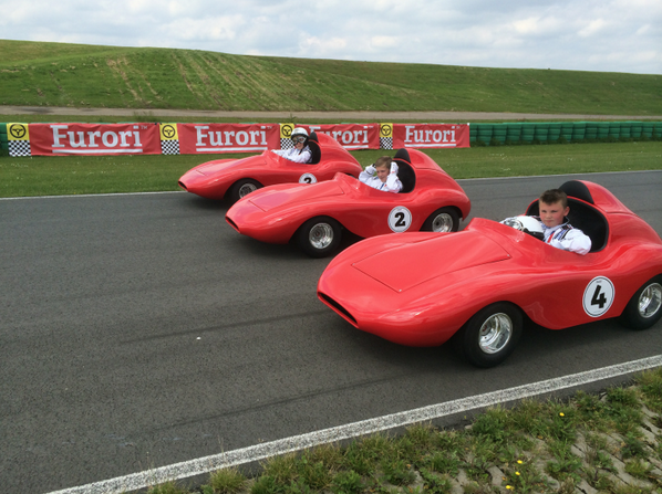 furori_race's tweet image. #testrijders #testdrivers #acteurs #modellen in ruststand op 2/6/2014! Wat een dag! 3/8/2014 zijn we @GammaRacingDay