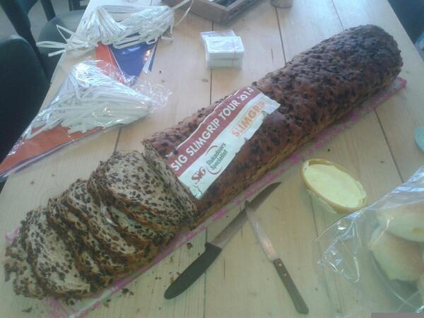 RWestert's tweet photo. Een meter krentewegge bij #SIG, Namens #Cevesvergeer. http://t.co/K67xXclVIV
