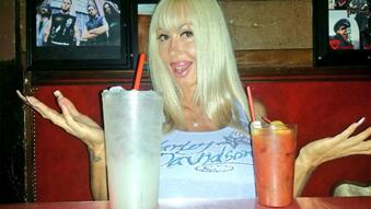 Size matters, lol at Rainbow in Hollywood w @EvaNotty She is cheering me up. Been a sad few days http://t<a class="tags" href="/tag/evanotty">@evanotty</a>