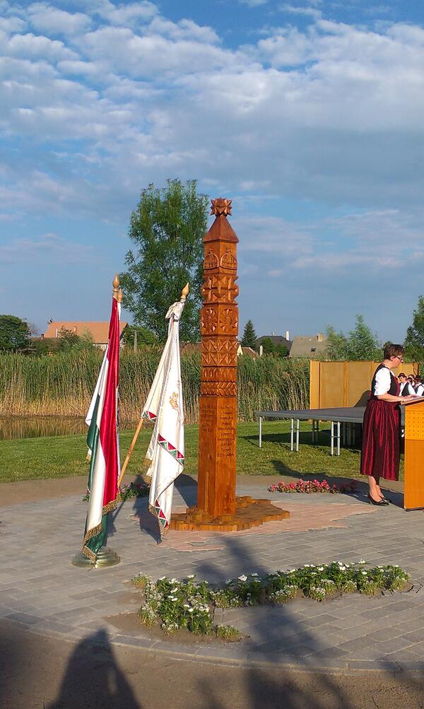 HacklEdit's tweet image. Kopjafa állítás #Taksony