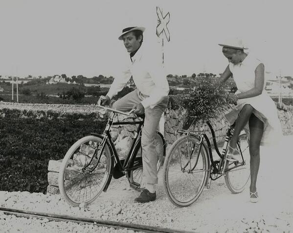 CycleLens's tweet photo. Marcello Mastroianni and Virna Lisi, 1965. http://t.co/ktHMj8xgPk