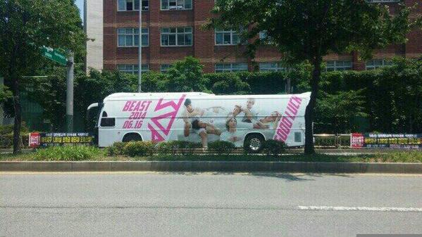 HIGHLIGHTFans's tweet photo. [Photos] 140606 รถบัสโปรโมท "Good Luck" #ㅂㅅㅌ #비스트 #BEAST ก็เซ็กซี่เหมือนกันน๊า!! 55555
[CR:okokbob ,timeforgk] http://t.co/uTPKBS3cZ7